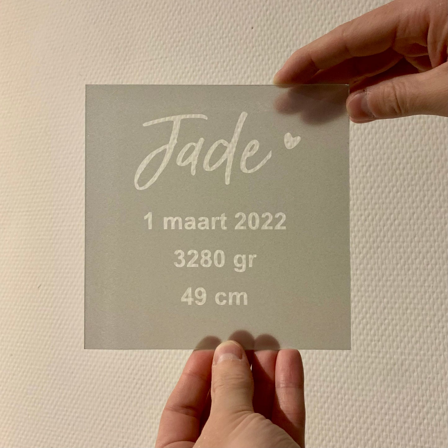 Glazen plaatje met thema van (geboorte)kaartje