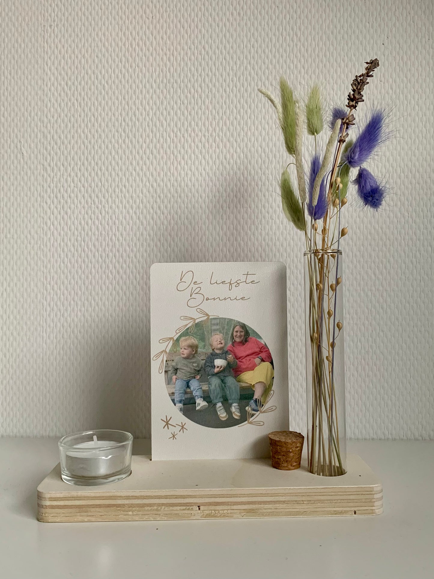 Houten kaart eigen ontwerp - droogbloemen en kaars