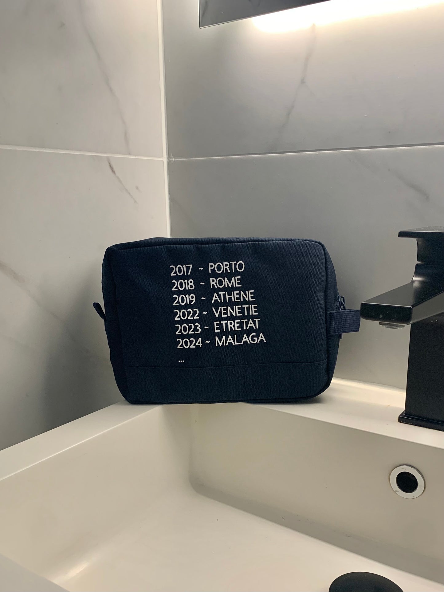 Toilettas met tekst